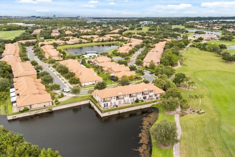 Townhouse in Orlando, Florida 4 bedrooms, 189.06 sq.m. № 2143376 - photo 7