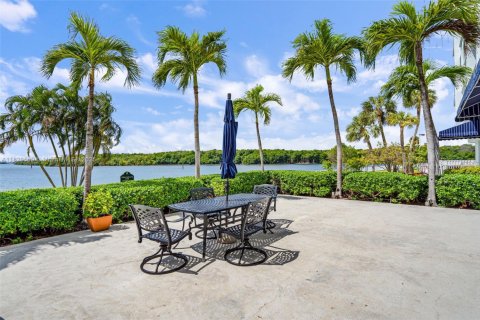 Condominio en venta en Sunny Isles Beach, Florida, 1 dormitorio, 70.79 m2 № 1938192 - foto 12