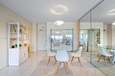 Condominio en venta en Sunny Isles Beach, Florida, 1 dormitorio, 70.79 m2 № 1938192 - foto 14