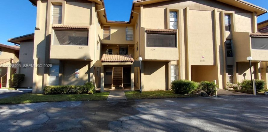 Condominio en Coral Springs, Florida, 2 dormitorios № 2076843