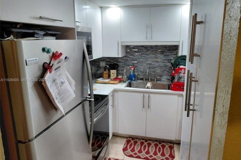 Condominio en alquiler en Coral Springs, Florida, 2 dormitorios, 94.76 m2 № 2076843 - foto 6