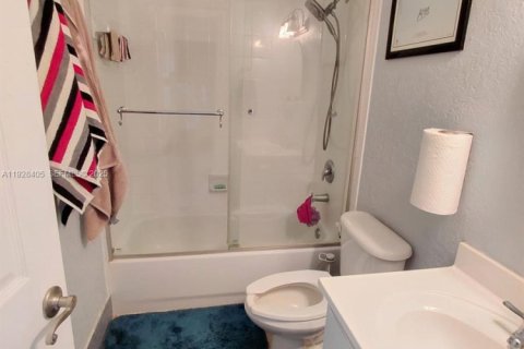 Condominio en alquiler en Coral Springs, Florida, 2 dormitorios, 94.76 m2 № 2076843 - foto 10
