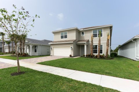 House in Lake Worth, Florida 5 bedrooms, 272.2 sq.m. № 2179678 - photo 2