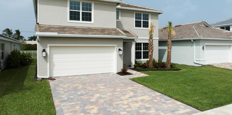 House in Lake Worth, Florida 5 bedrooms, 272.2 sq.m. № 2179678