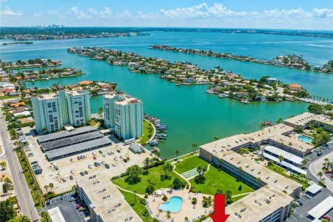 Condo in Saint Pete Beach, Florida, 1 bedroom  № 2390803 - photo 3