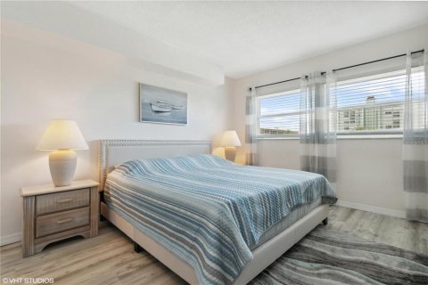 Condo in Saint Pete Beach, Florida, 1 bedroom  № 2390803 - photo 30