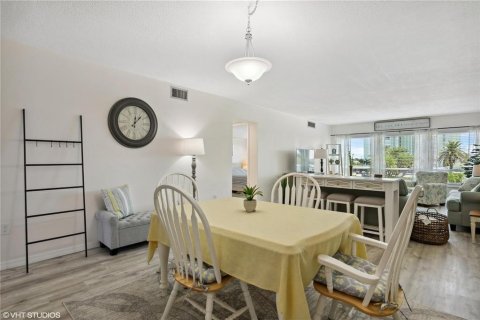Condo in Saint Pete Beach, Florida, 1 bedroom  № 2390803 - photo 26