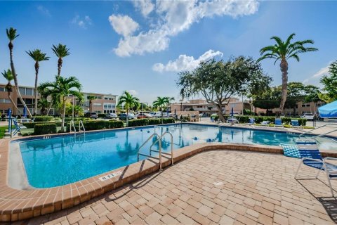Condo in Saint Pete Beach, Florida, 1 bedroom  № 2390803 - photo 6