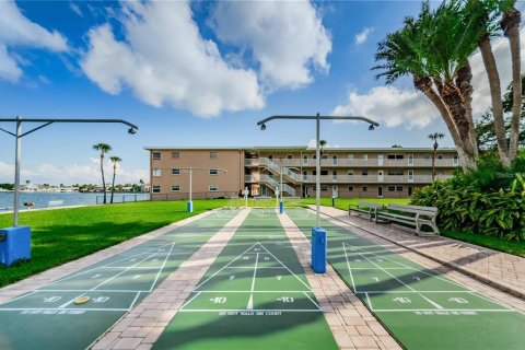 Condo in Saint Pete Beach, Florida, 1 bedroom  № 2390803 - photo 11