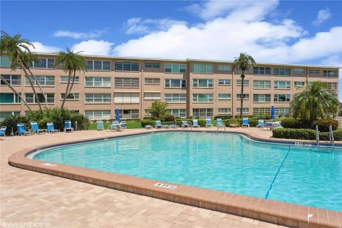 Condo in Saint Pete Beach, Florida, 1 bedroom  № 2390803 - photo 8