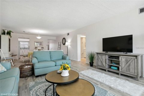 Condo in Saint Pete Beach, Florida, 1 bedroom  № 2390803 - photo 25