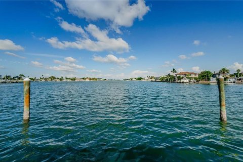 Condo in Saint Pete Beach, Florida, 1 bedroom  № 2390803 - photo 9