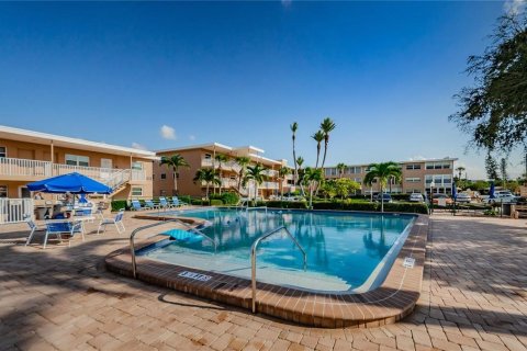 Condo in Saint Pete Beach, Florida, 1 bedroom  № 2390803 - photo 10