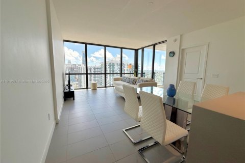 Condo in Miami, Florida, 2 bedrooms  № 1968140 - photo 5
