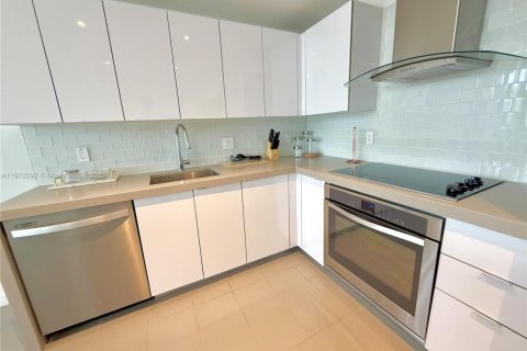 Condo in Miami, Florida, 2 bedrooms  № 1968140 - photo 12