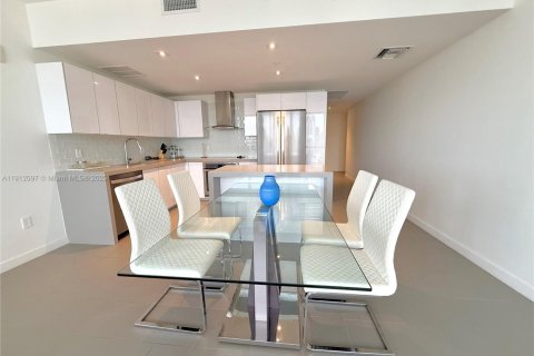 Condo in Miami, Florida, 2 bedrooms  № 1968140 - photo 10