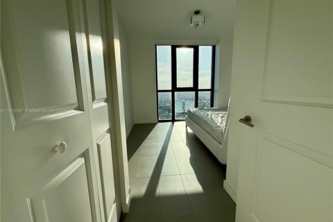 Condo in Miami, Florida, 2 bedrooms  № 1968140 - photo 23