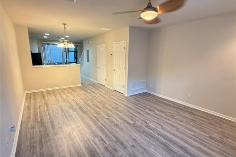 Touwnhouse à louer à Tampa, Floride: 2 chambres, 115.94 m2 № 2421955 - photo 2