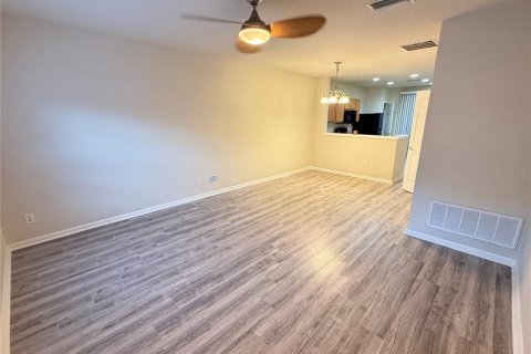 Touwnhouse à louer à Tampa, Floride: 2 chambres, 115.94 m2 № 2421955 - photo 3