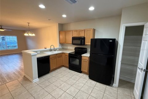 Touwnhouse à louer à Tampa, Floride: 2 chambres, 115.94 m2 № 2421955 - photo 7