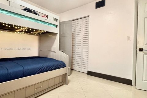 Condo in Hialeah, Florida, 2 bedrooms  № 2047318 - photo 5