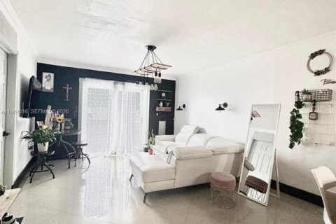 Condo in Hialeah, Florida, 2 bedrooms  № 2047318