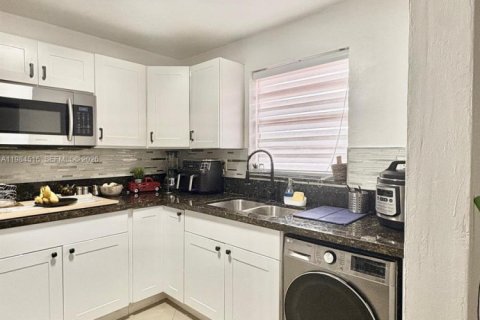 Condo in Hialeah, Florida, 2 bedrooms  № 2047318 - photo 2
