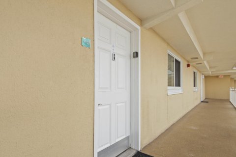 Condo in Panama City Beach, Florida, 2 bedrooms  № 561932 - photo 1