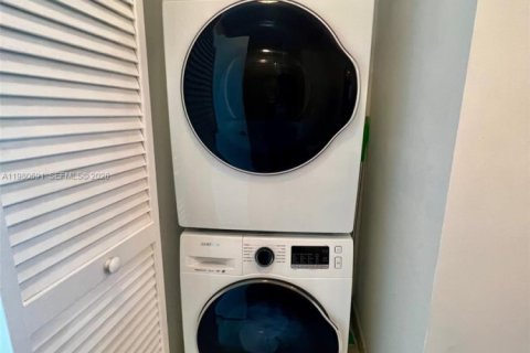 Condominio en venta en Miami, Florida, 2 dormitorios, 94.11 m2 № 2043844 - foto 10