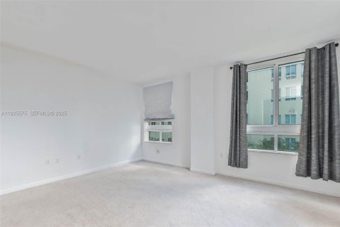 Condo in Miami, Florida, 1 bedroom № 1984322 - photo 7