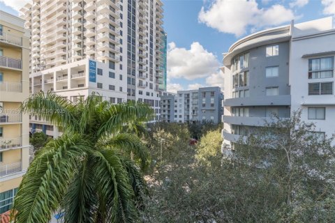 Condo in Miami, Florida, 1 bedroom № 1984322 - photo 14
