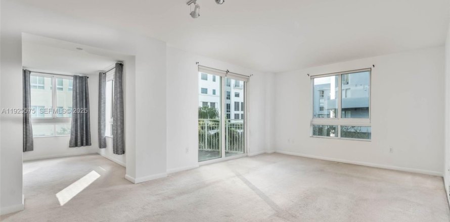 Condo in Miami, Florida, 1 bedroom № 1984322