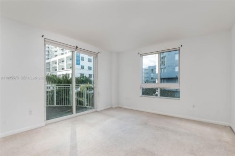 Condo in Miami, Florida, 1 bedroom № 1984322 - photo 2