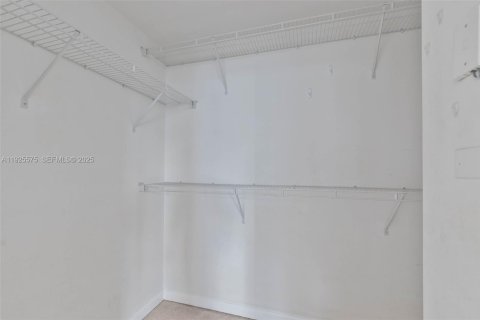 Condo in Miami, Florida, 1 bedroom № 1984322 - photo 11