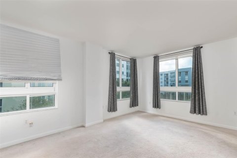 Condo in Miami, Florida, 1 bedroom № 1984322 - photo 6