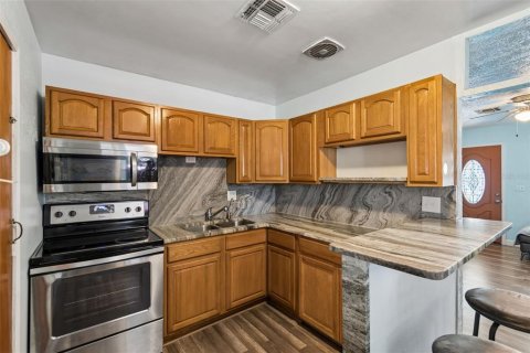 House in Lakeland, Florida 3 bedrooms, 74.32 sq.m. № 2117485 - photo 6