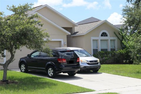 Casa en alquiler en Kissimmee, Florida, 4 dormitorios, 174.1 m2 № 1901745 - foto 1