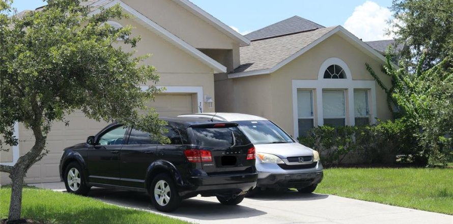 Casa en Kissimmee, Florida 4 dormitorios, 174.1 m2 № 1901745