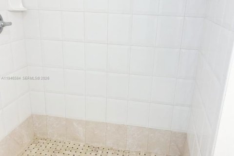 Condo in Tamarac, Florida, 2 bedrooms  № 2002819 - photo 12