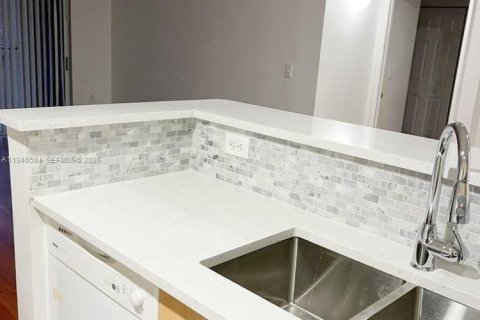 Condo in Tamarac, Florida, 2 bedrooms  № 2002819 - photo 10