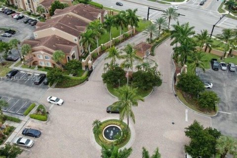Condo in Tamarac, Florida, 2 bedrooms  № 2002819 - photo 8