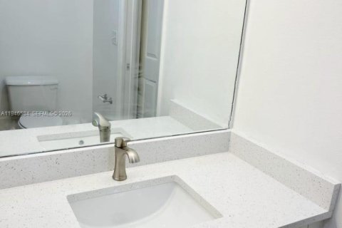 Condo in Tamarac, Florida, 2 bedrooms  № 2002819 - photo 17