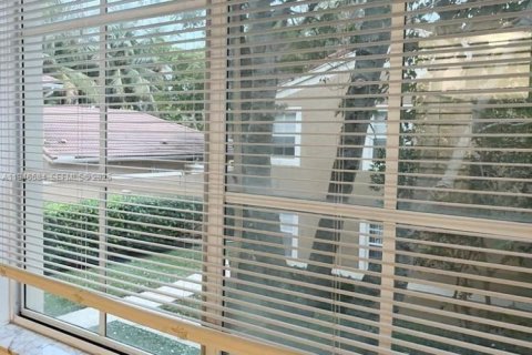 Condo in Tamarac, Florida, 2 bedrooms  № 2002819 - photo 25