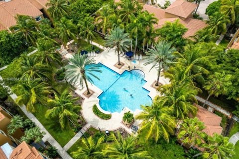 Condo in Tamarac, Florida, 2 bedrooms  № 2002819 - photo 4