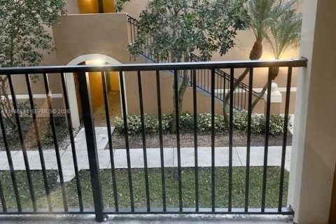 Condo in Tamarac, Florida, 2 bedrooms  № 2002819 - photo 26