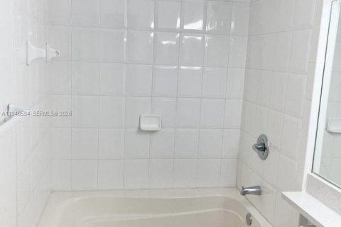 Condo in Tamarac, Florida, 2 bedrooms  № 2002819 - photo 14