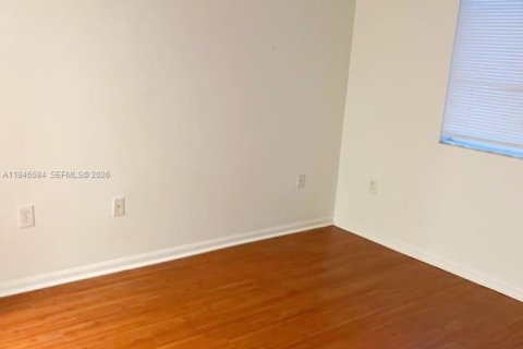 Condo in Tamarac, Florida, 2 bedrooms  № 2002819 - photo 22