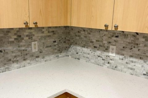 Condo in Tamarac, Florida, 2 bedrooms  № 2002819 - photo 11