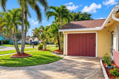 Villa ou maison à vendre à Royal Palm Beach, Floride: 3 chambres, 131.09 m2 № 2402164 - photo 3