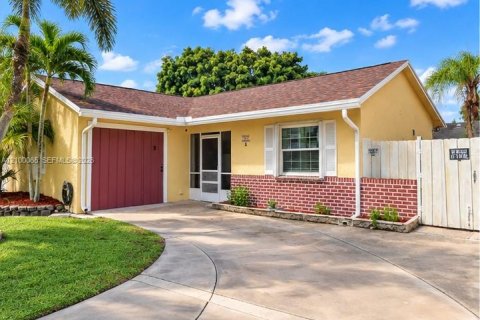 Villa ou maison à Royal Palm Beach, Floride 3 chambres, 131.09 m2 № 2402164